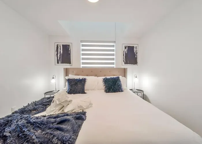 Royal Blue Wild Oasis Corner Pnhse Kingbed U/G Wi-Fi
